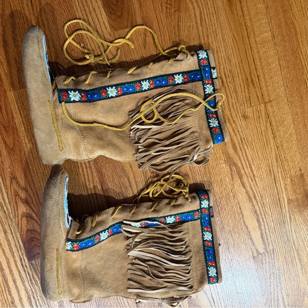 Limited-Edition Annie McKay Mukluk - Picture 7 of 12